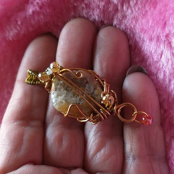 NWT Beautiful Quartz & Feldspar Wire Wrapped Pendant - Picture 4 of 4